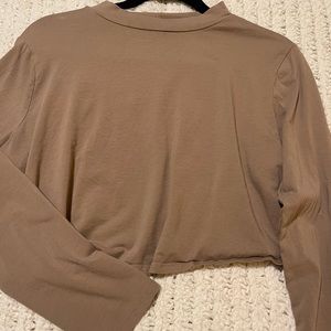 Simple long sleeve cropped top perfect for fall!🤎